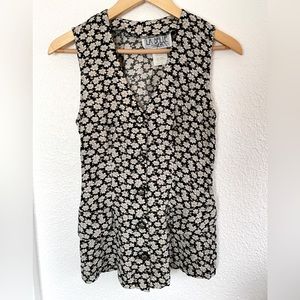 Cottage core forest green vest with cream flowers and flower buttons vintage